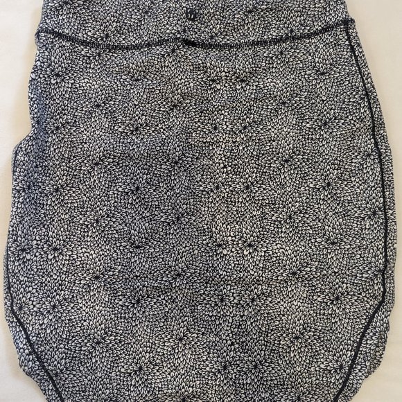 Lululemon black and white skirt - size 4 - Picture 4 of 4